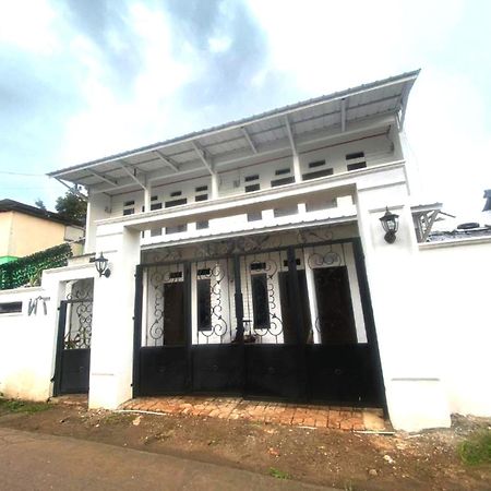 Express O 92147 Nia Residence Depok Esterno foto