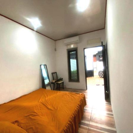 Express O 92147 Nia Residence Depok Esterno foto