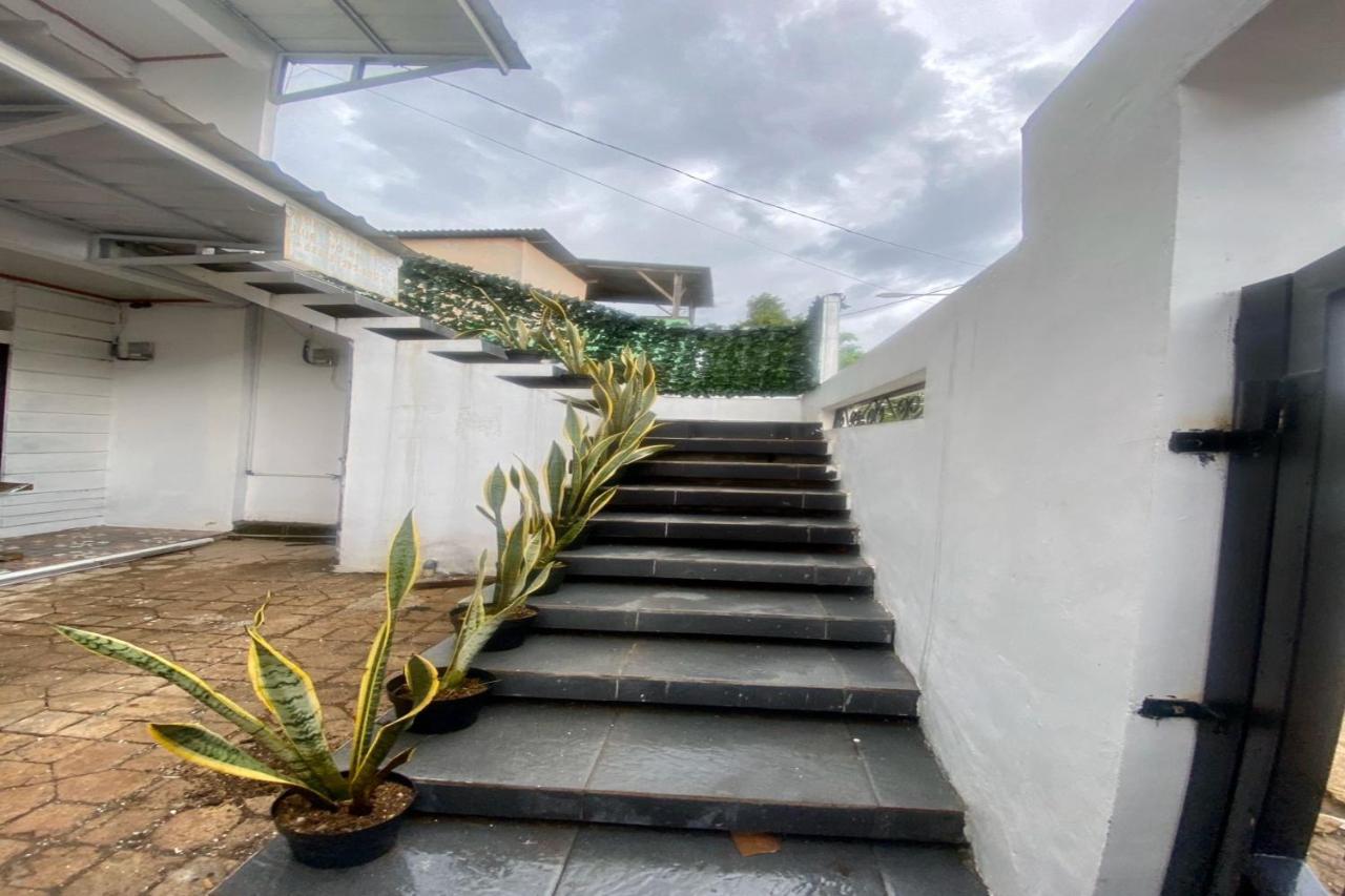 Express O 92147 Nia Residence Depok Esterno foto